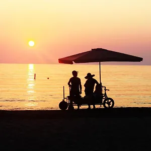 blumont-beachfront-aparthotel-durres.albaniahotels.org/